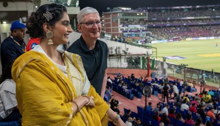 TeluguISM - Tim Cook Sonam Kapoor