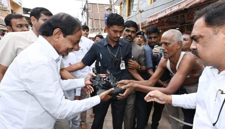 teluguism-CM KCR Gift
