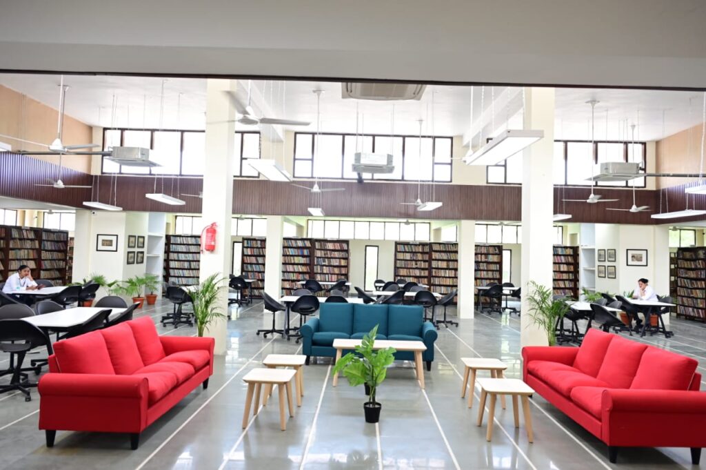 Punjab Govt Library : రెస్టారెంట్ కాదు ప్ర‌భుత్వ లైబ్రరీ - TeluguISM ...