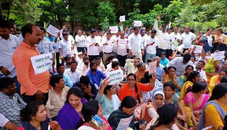 Teluguism-SSA Employees Dharna