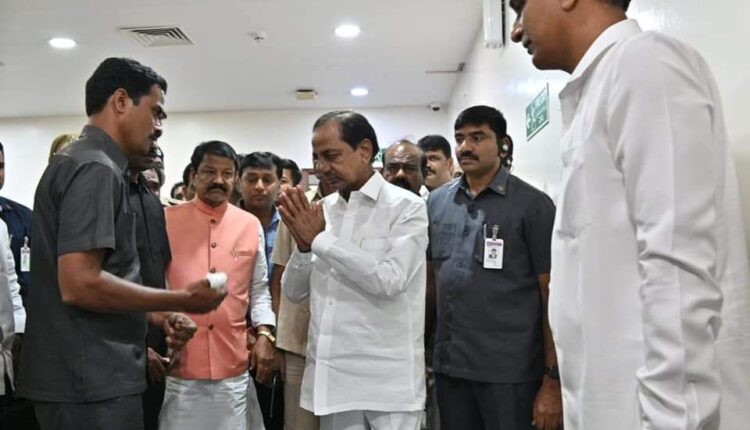 Teluguism-CM KCR Visit