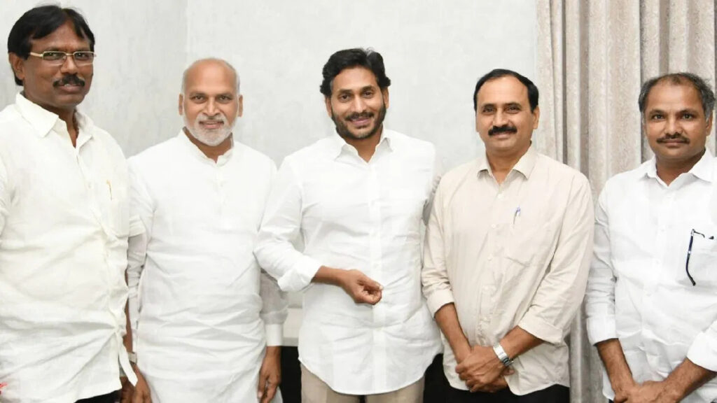 Issar Ramkrishna Reddy MLA Alla Ramakrishna Reddy : ఏపీ కాంగ్రెస్ కు బిగ్ షాక్..మల్లి తన ...