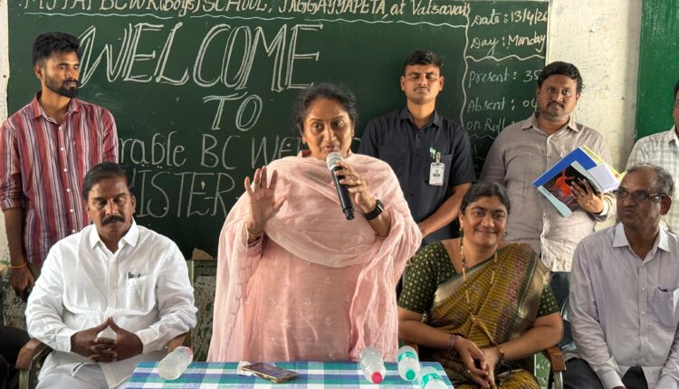 teluguissm-MinisterSavitha